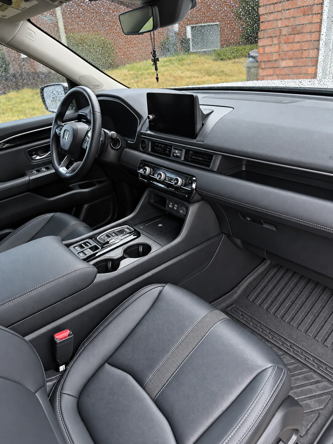 A Honda Pilot passenger-side interior freshly detailed